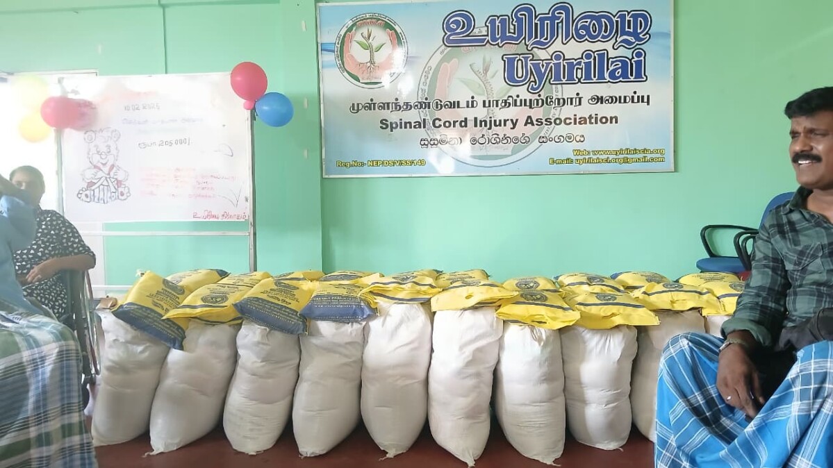 உலர் உணவுப் பொருட்கள் வழங்கப்பட்டன